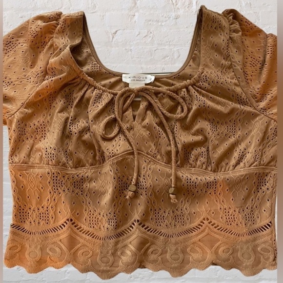 NWT/ Kirious Los Angeles Embroidered Tan Cropped Top Long Sleeve Small. - Picture 1 of 7